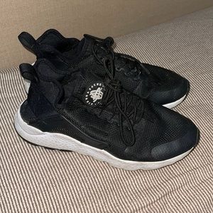 Nike air huarache in black